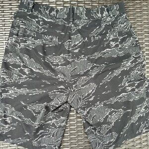 Men's NIKE Dri-Fit Stretch Flat Front Golf Short Black/Grey Patterned - 30
